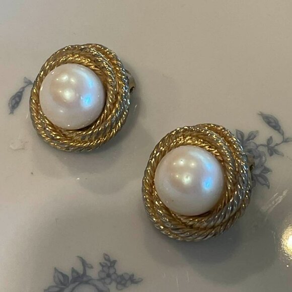 VTG 60s HTF Signed Kenneth Lane Classic Twisted Rope Faux Pearl Clip Earrings - Picture 1 of 10
